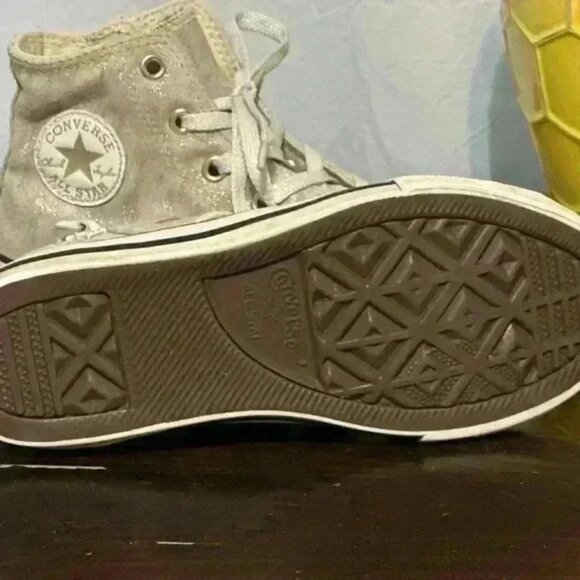 Kids Converse High top. Cream Sparkle Suede. Zipper. Sparkle Laces. Size 1 - Picture 2 of 4